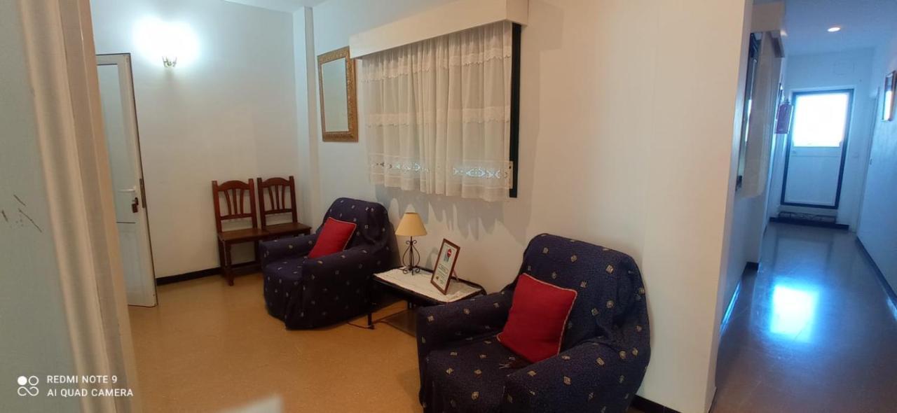 Hostal 2 Estrellas -Restaurante Las Tres Encinas En El Centro Del Pueblo Cabeza la Vaca Екстер'єр фото